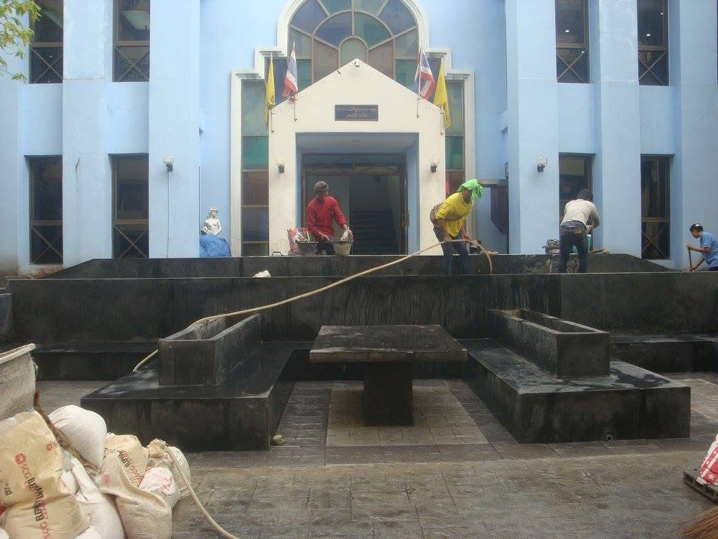 รีโนเวทลานนั่งเลนหน้าคอนโด Family Park