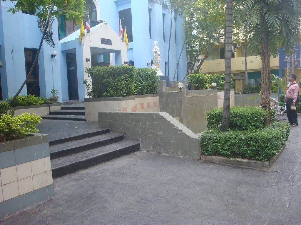 รีโนเวทลานนั่งเลนหน้าคอนโด Family Park