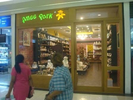 ตกแต่งภายในร้านตุ๊กตาบนห้าง Shop Anee Park